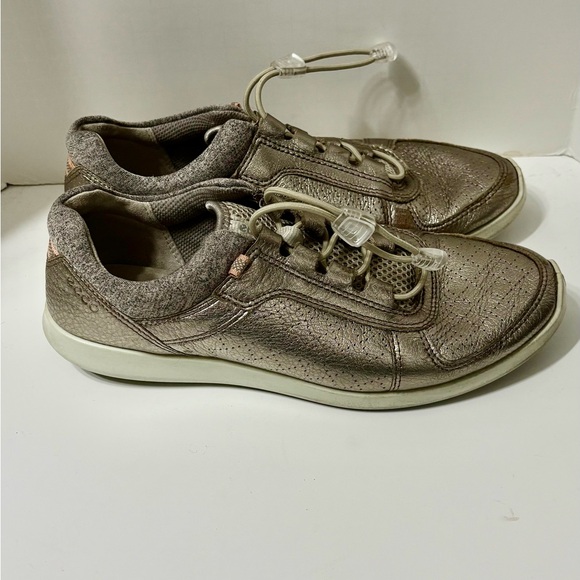 Ecco Women's Metallic Bronze-Like Slip-On Sneakers with Toggle Cord - Picture 2 of 7